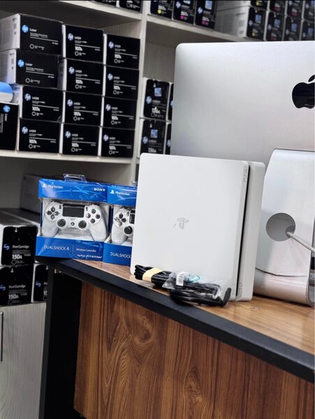 Console PS4 Slim avec Manettes