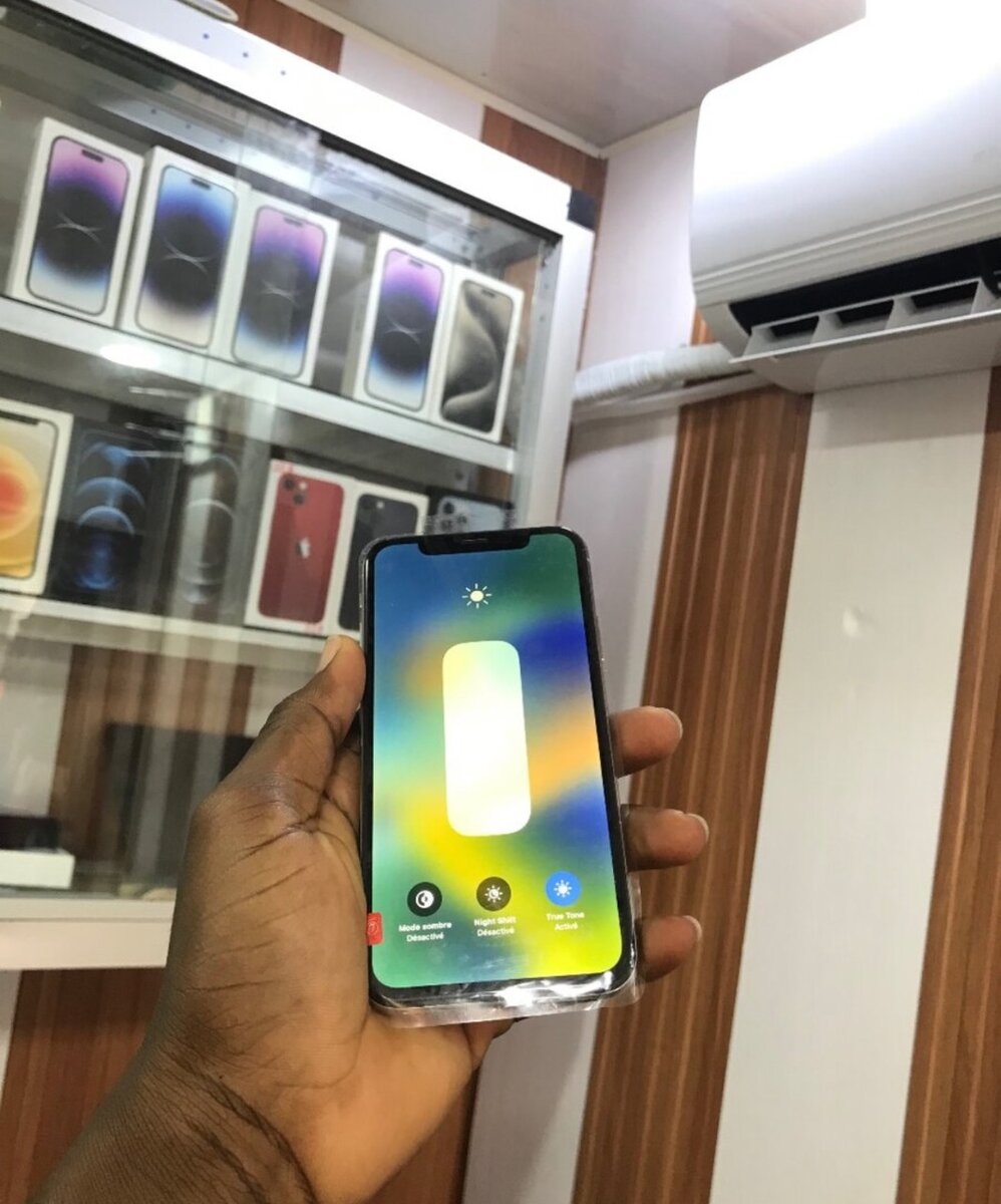 iPhone X avec boîte complète