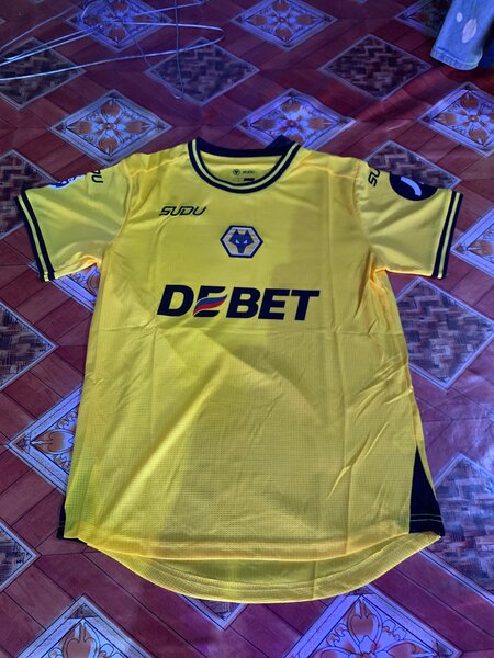 Maillot de football jaune