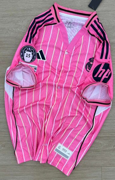 Maillot de football rose à rayures