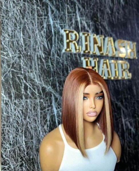 Perruque en dentelle noire bouclée