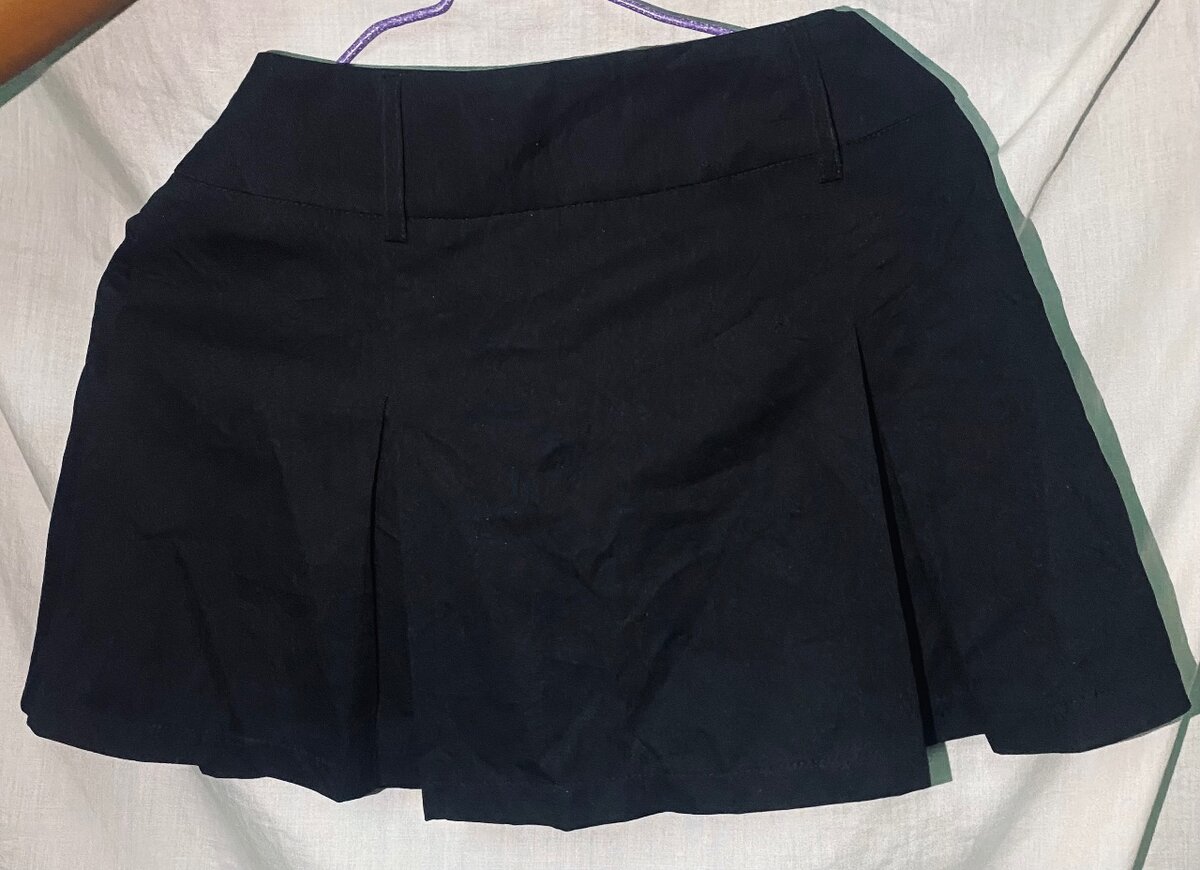 Jupe plissée noire élégante