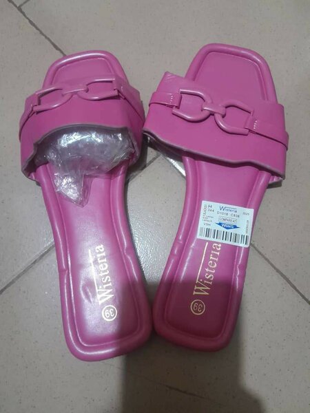 Ladies slippers