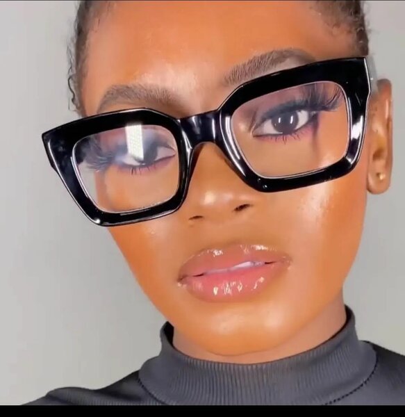 Lunettes carrées rétro élégantes