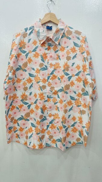 Chemise à fleurs colorées