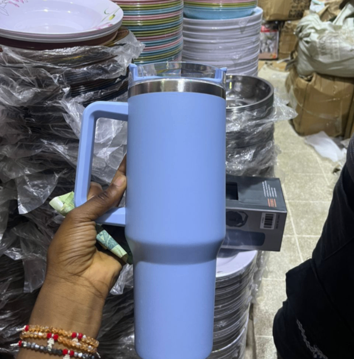 Mug isotherme avec paille