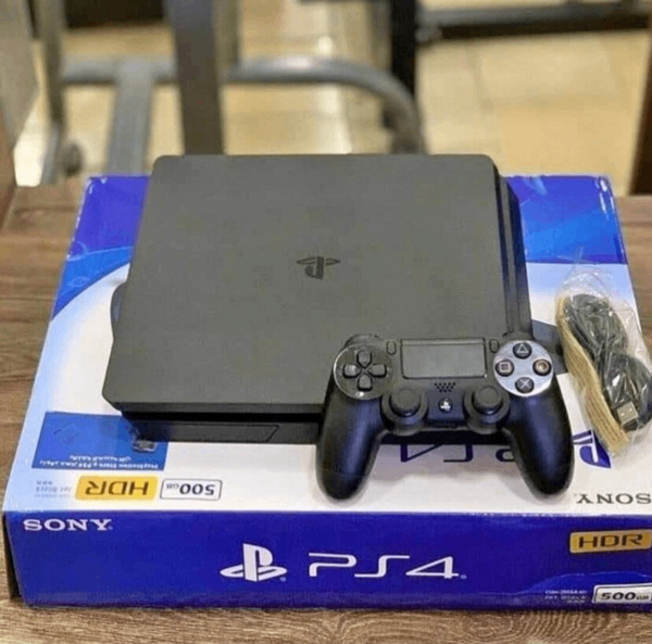 Play station 4(PS4)