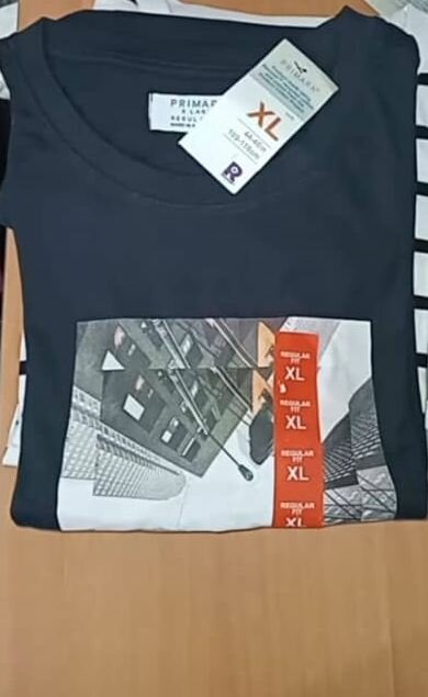 T-shirt graphique moderne