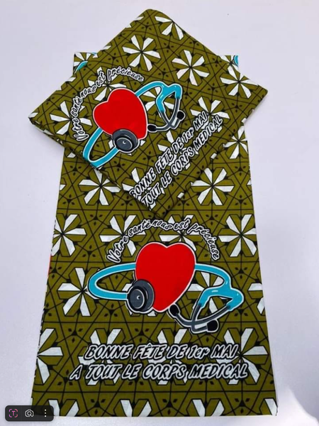 Tissu marron avec imprimé