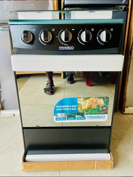 Gazinière nasco 4 feux avec four automatique prix :