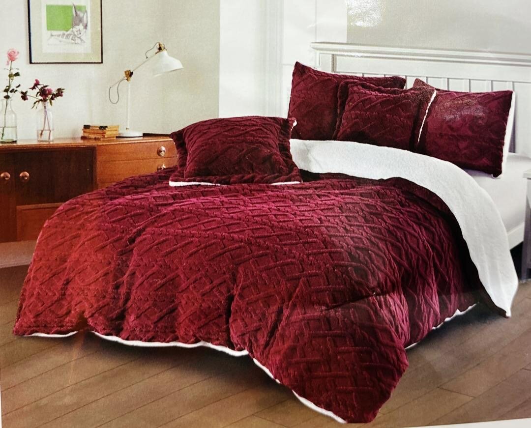 *5PCS QUEEN SIZE BLANKETS VERY THICK COMES WITH 4 ALREAD