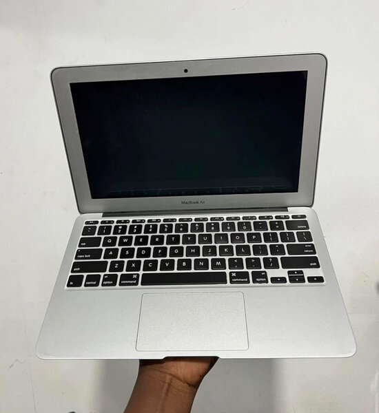 MACBOOK AIR CORE i5 