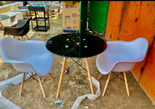 Set table et chaises modernes