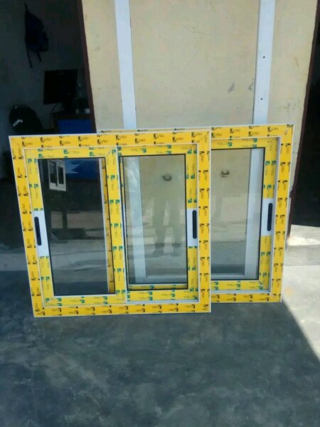 Fenêtre coulissante en aluminium