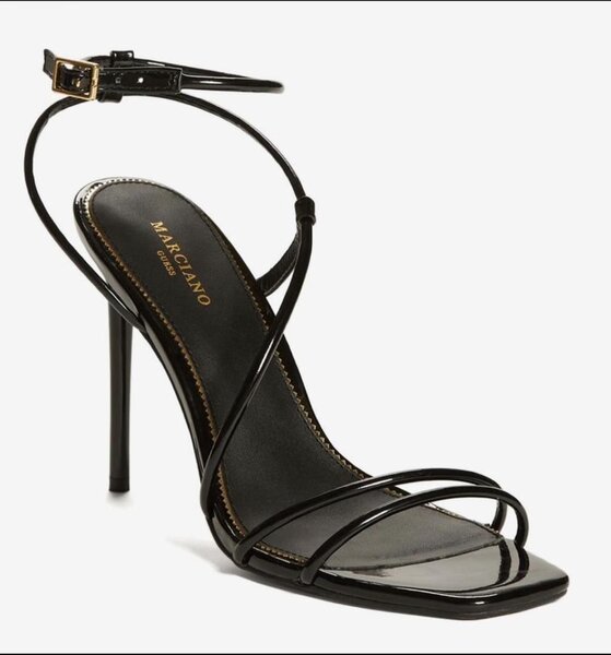 Sandales à talons aiguilles élégantes