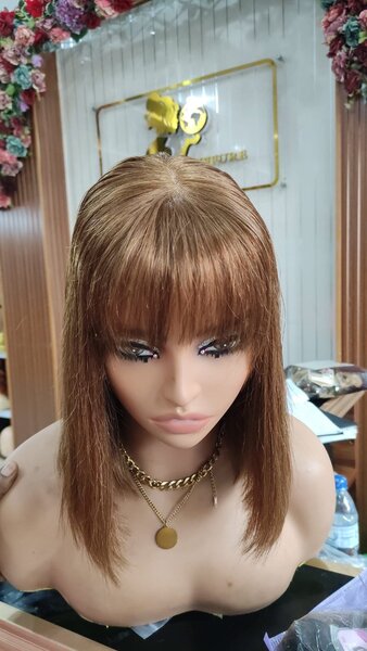 Perruque naturelle élégante