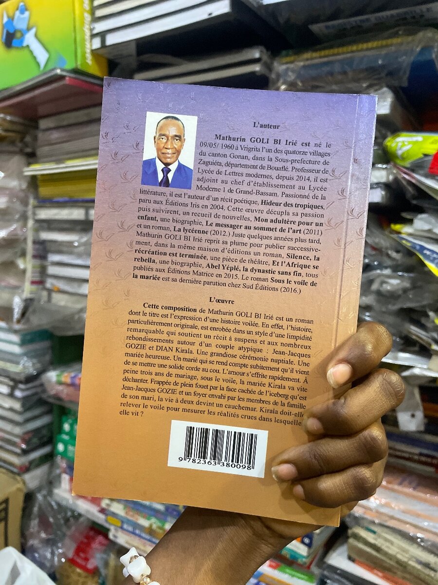 Sous le Voile de la Mariée