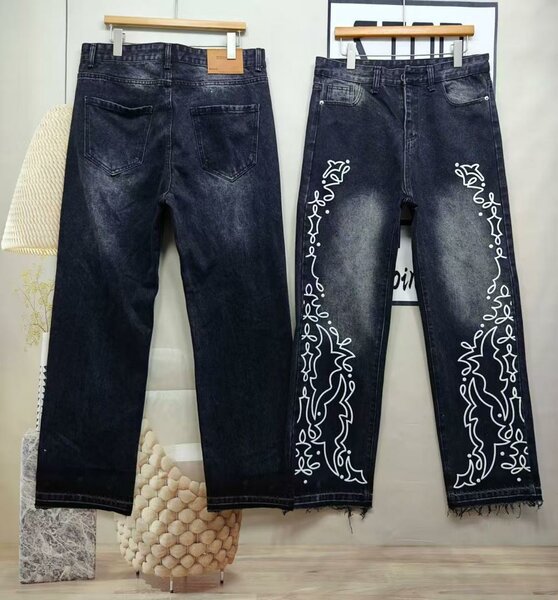 Jeans tendance avec broderie