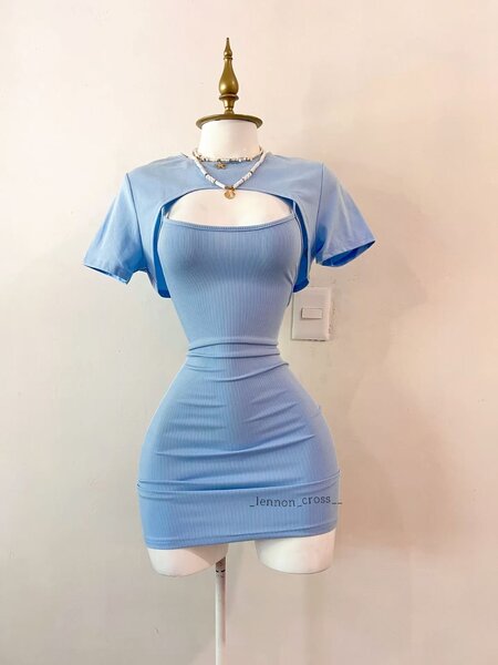 Robe moulante bleue élégante