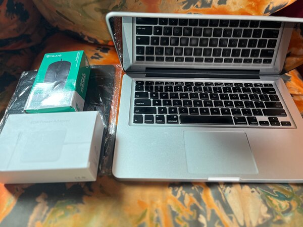 MacBook Pro avec Accessoires