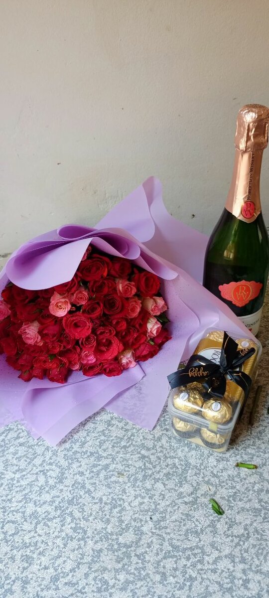 Roses +chocolate package