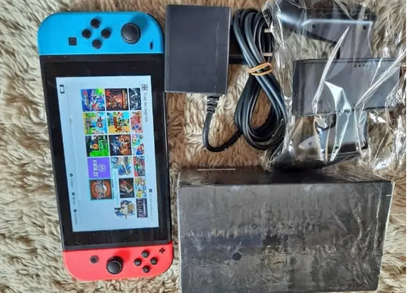 Nintendo Switch avec Joy-Con Néon