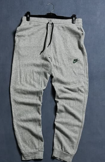 Nike tech sweatpants size: waist M/ length 44