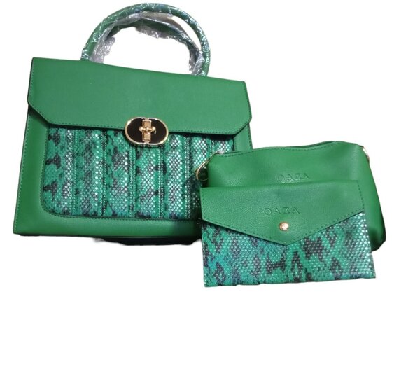 Sac à main vert en simili python