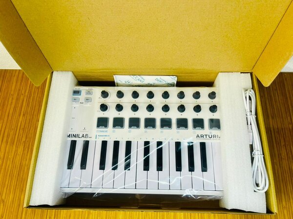 MINI PIANO POUR STUDIO D'ENREGISTREMENT