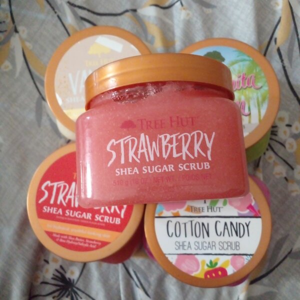 Tree hut body scrubs