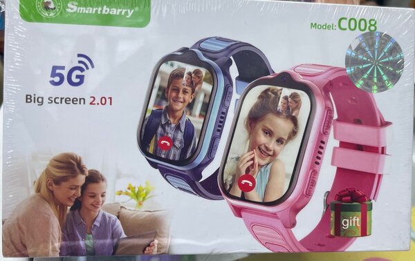 C008 Children Watch Big Screen 2.01