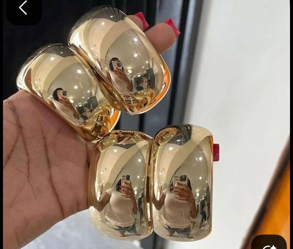 Bracelets dorés élégants