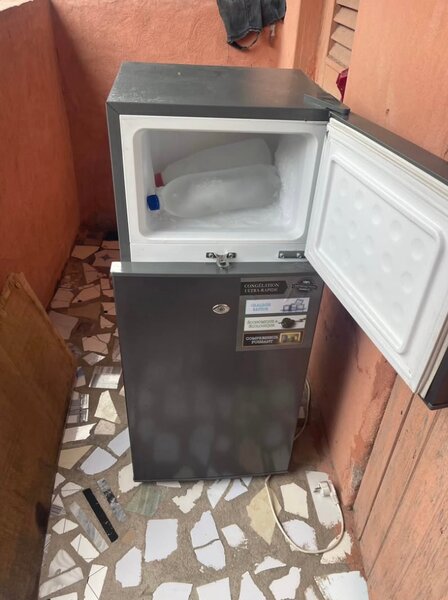 Réfrigérateur compact moderne