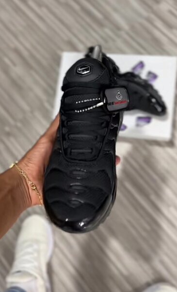 Baskets noires modernes