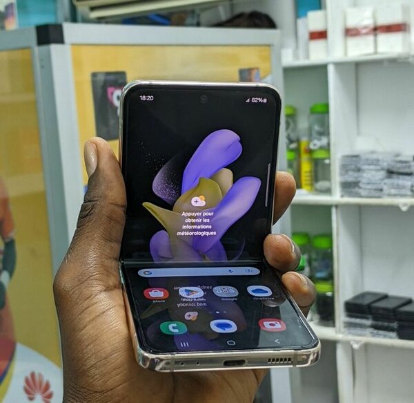 Samsung Galaxy Z flip 06