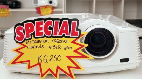Projector MITSUBISHI XD600  Lumens: 4500
