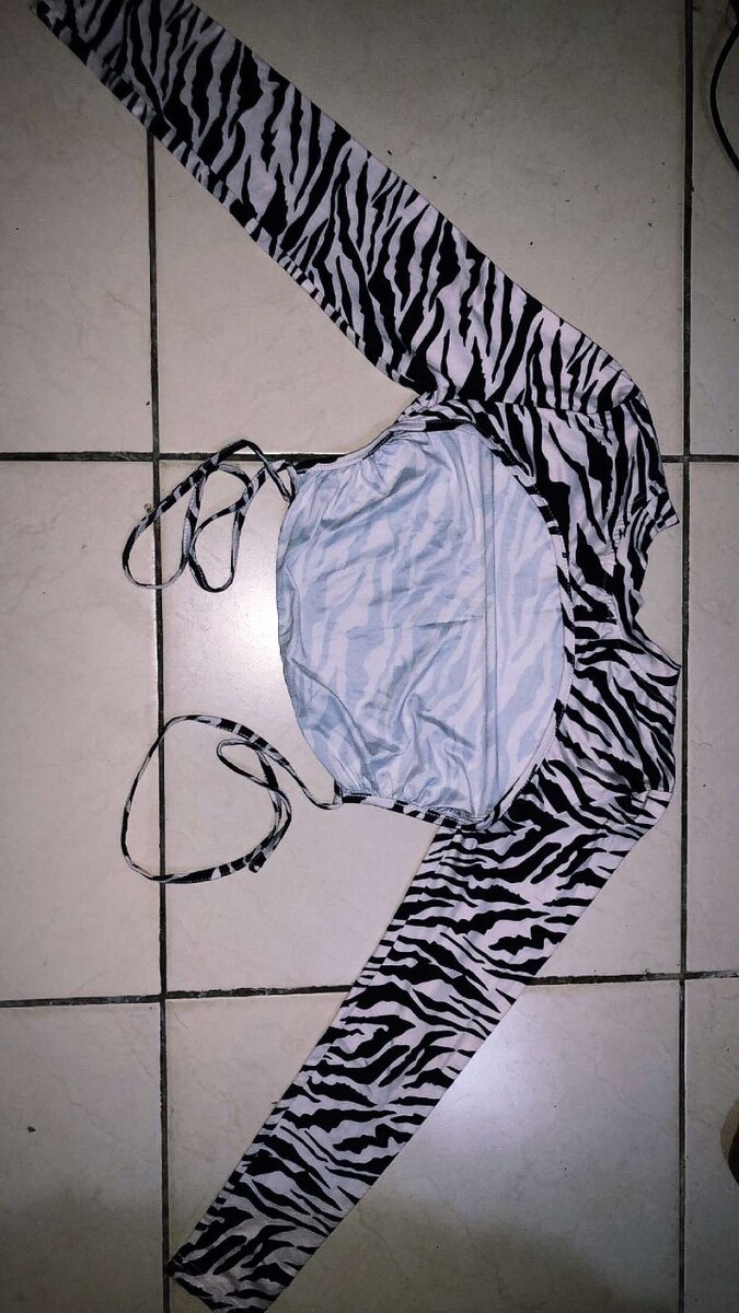 Haut SHEIN blanc noir panthère