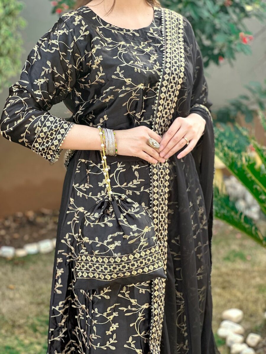 4pce Lehnga set for party ware and events in affordable pric