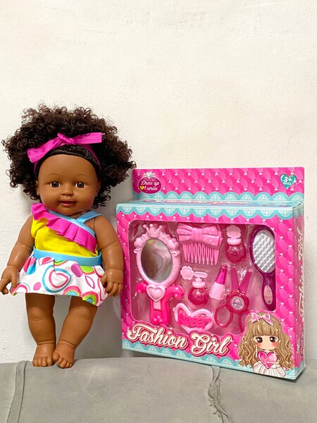 Poupée noire avec Accessoires