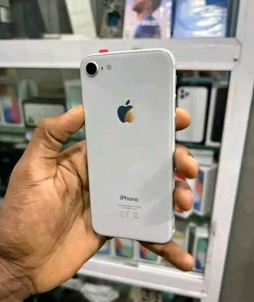 iPhone 8 simple blanc