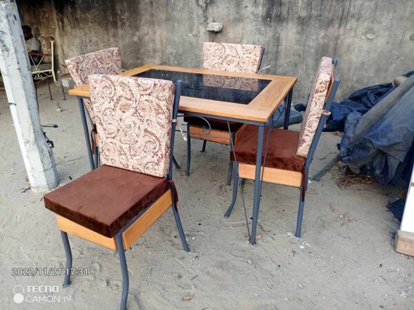 Table à manger en fer forgé