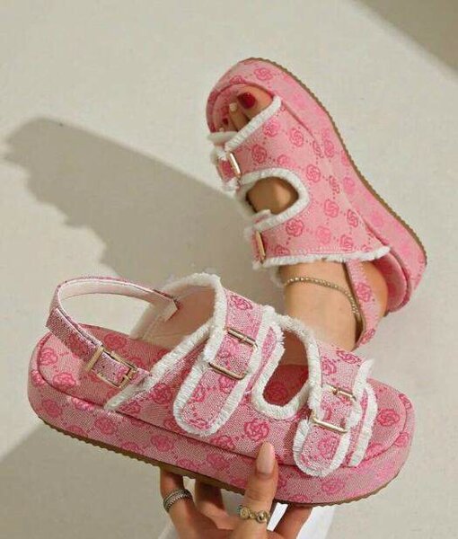 Sandales roses en peluche