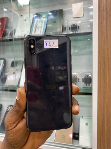 iPhone X sans id 64go