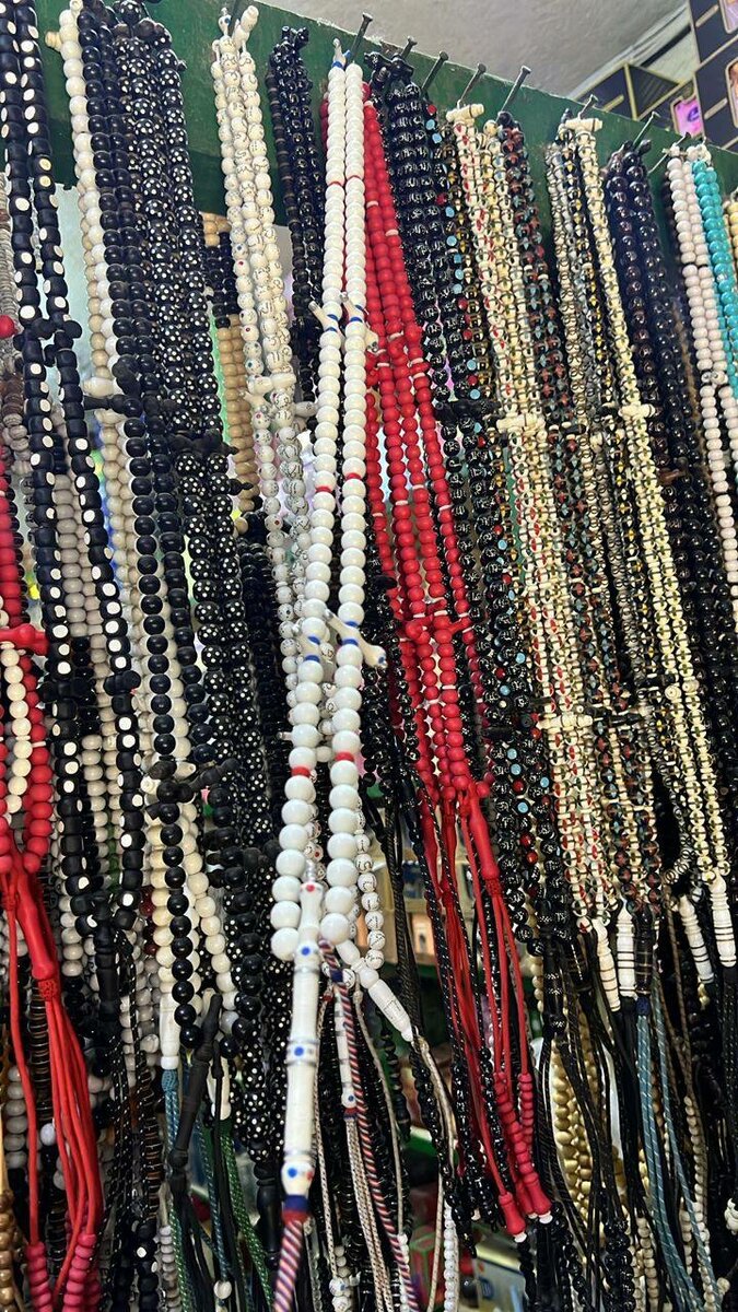 Chapelets de perles colorées