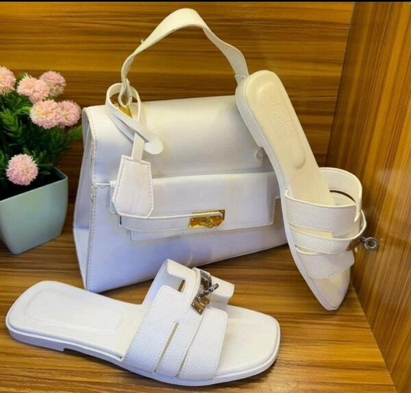 Sac et Sandales Blancs Élégants