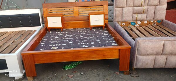 Lit double en bois massif