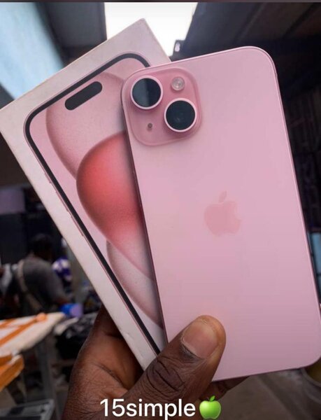 iPhone 15 simple