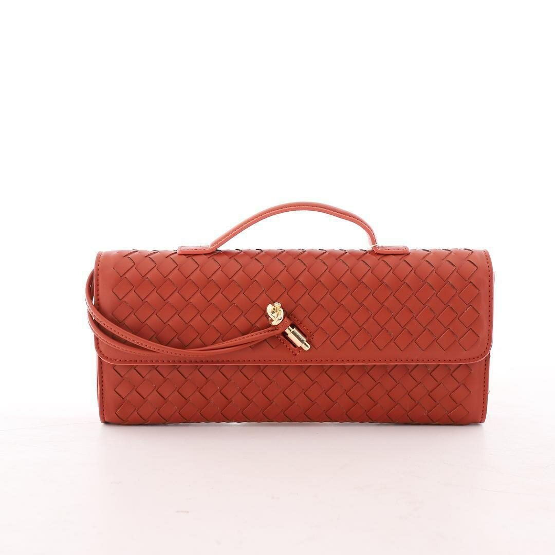 Pochette tressée en cuir élégante