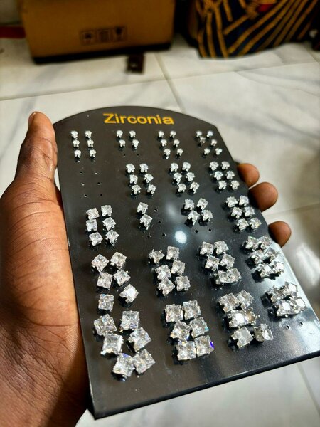 Boucles d'oreilles en zirconium