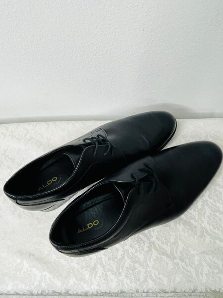 Chaussures habillées en cuir noir